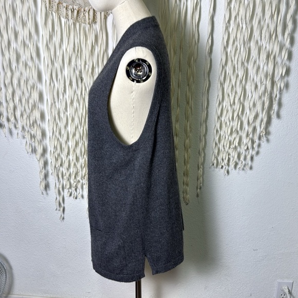 Lands' End Gray 100% 2 Ply Cashmere Sleeveless Button Down Tunic Length Vest M - Picture 9 of 10